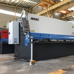 хидраулична машина за сечење 12мм челична плоча машина за сечење 2500мм